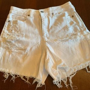 White denim American Eagle jean shorts sz 4